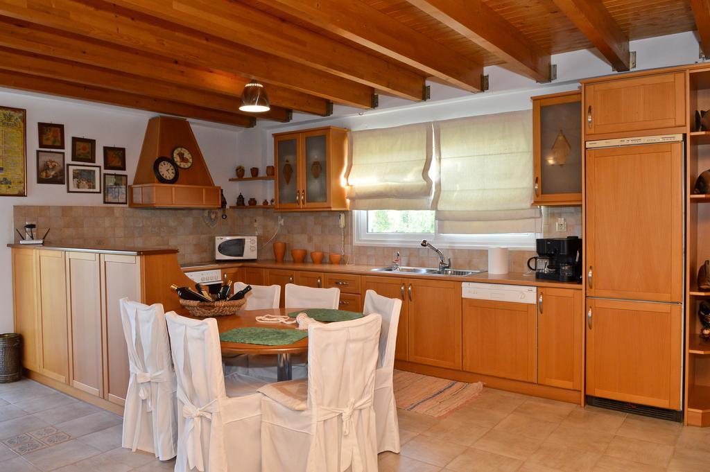 קאטו אכאיה Dimeon Villa חדר תמונה